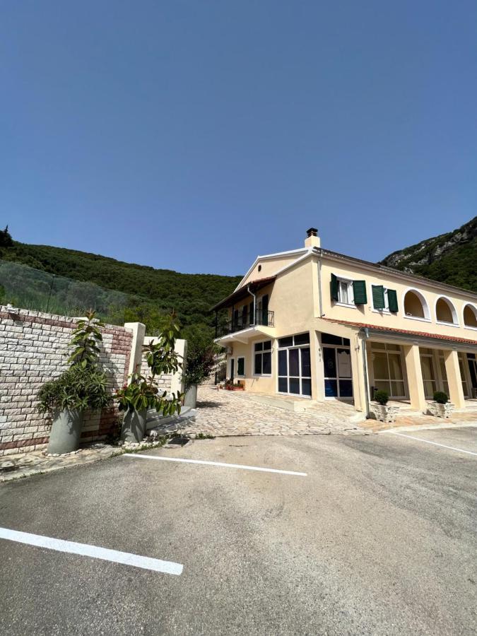 Lithino Apartments - 5Min From The Beach Agios Ioannis Peristeron  Luaran gambar